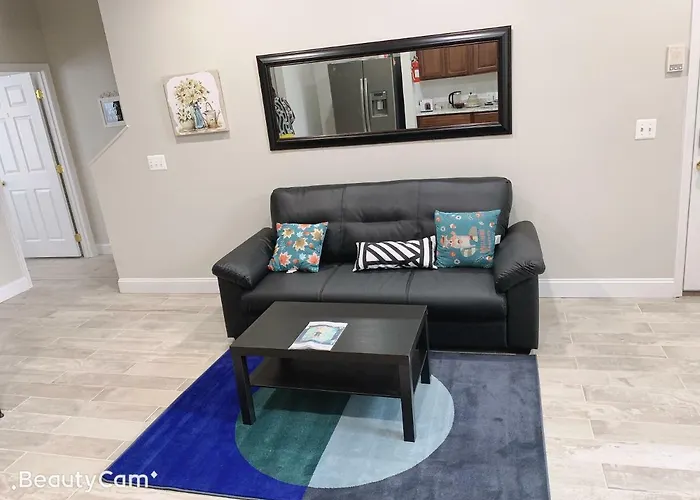 Beautiful Bedroom At Central Baltimore